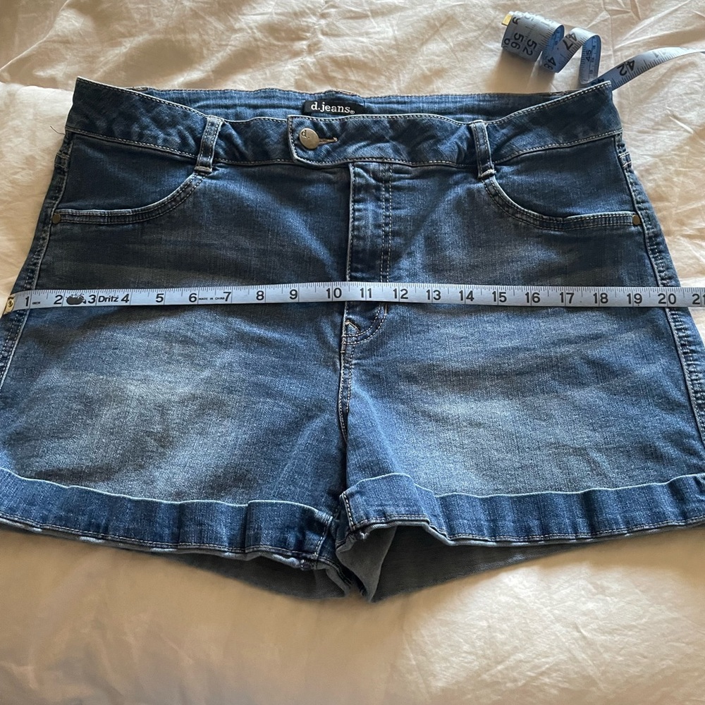 d.Jeans medium wash denim jean shorts size 16 - Picture 9 of 10